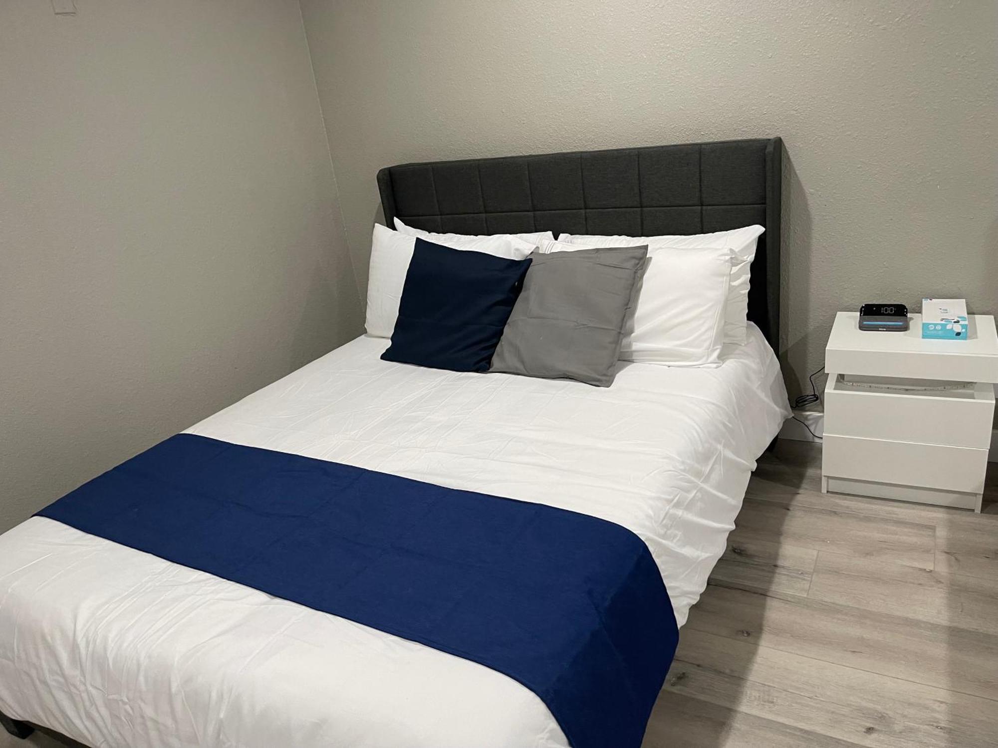Omeo Suites Alhambra Phòng bức ảnh